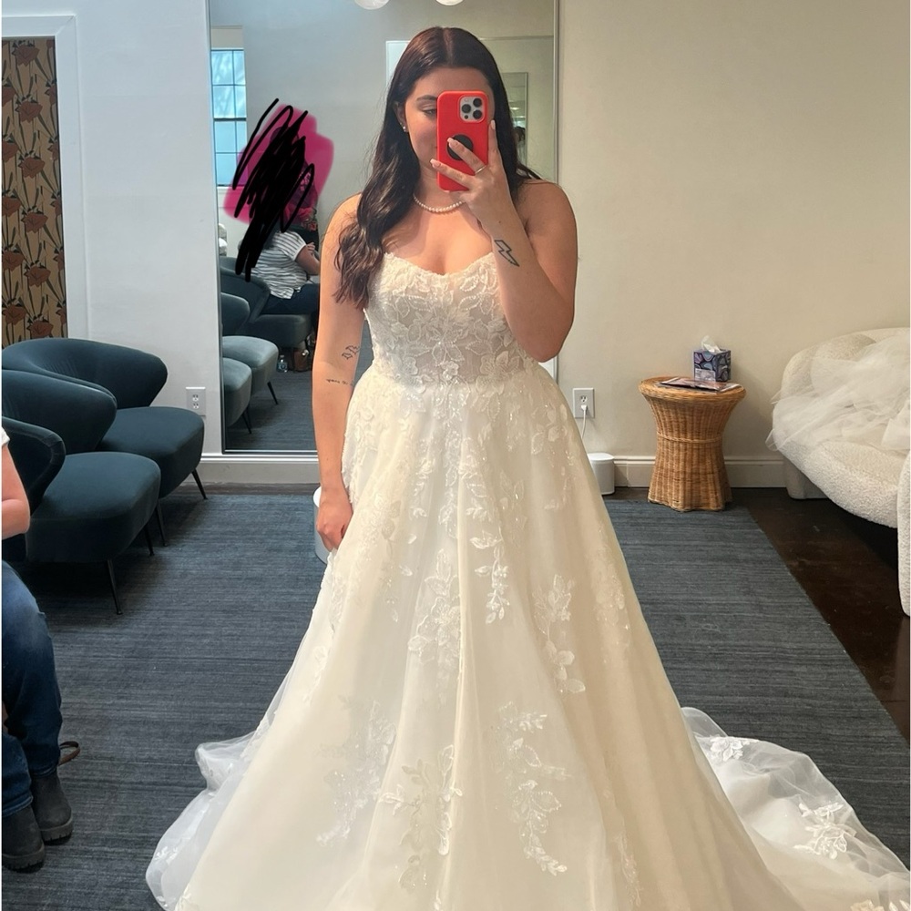 Elegant White Lace Wedding Dress